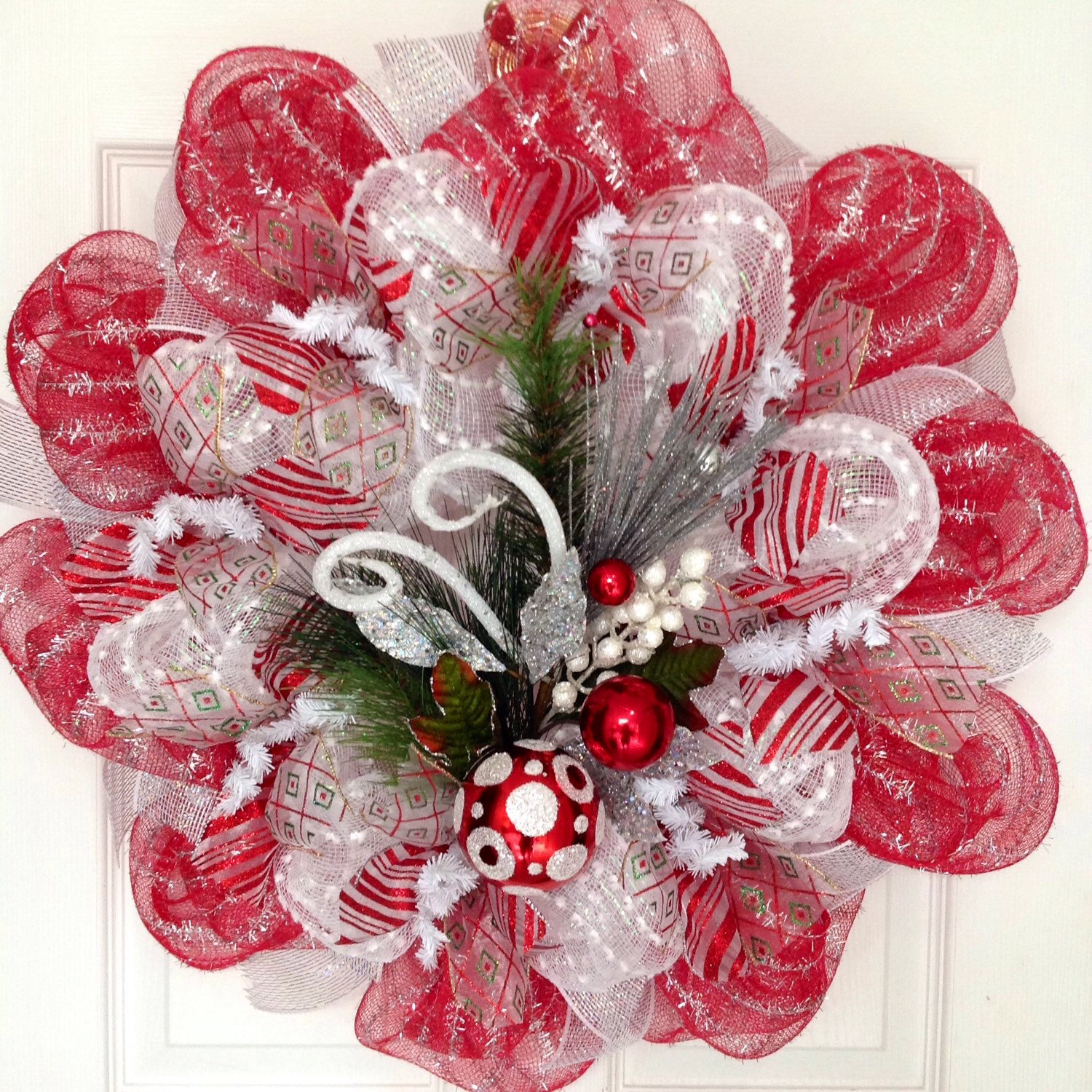 Christmas Red retailer and White Deco Mesh Wreath/Christmas Wreath/Red and White Christmas Wreath